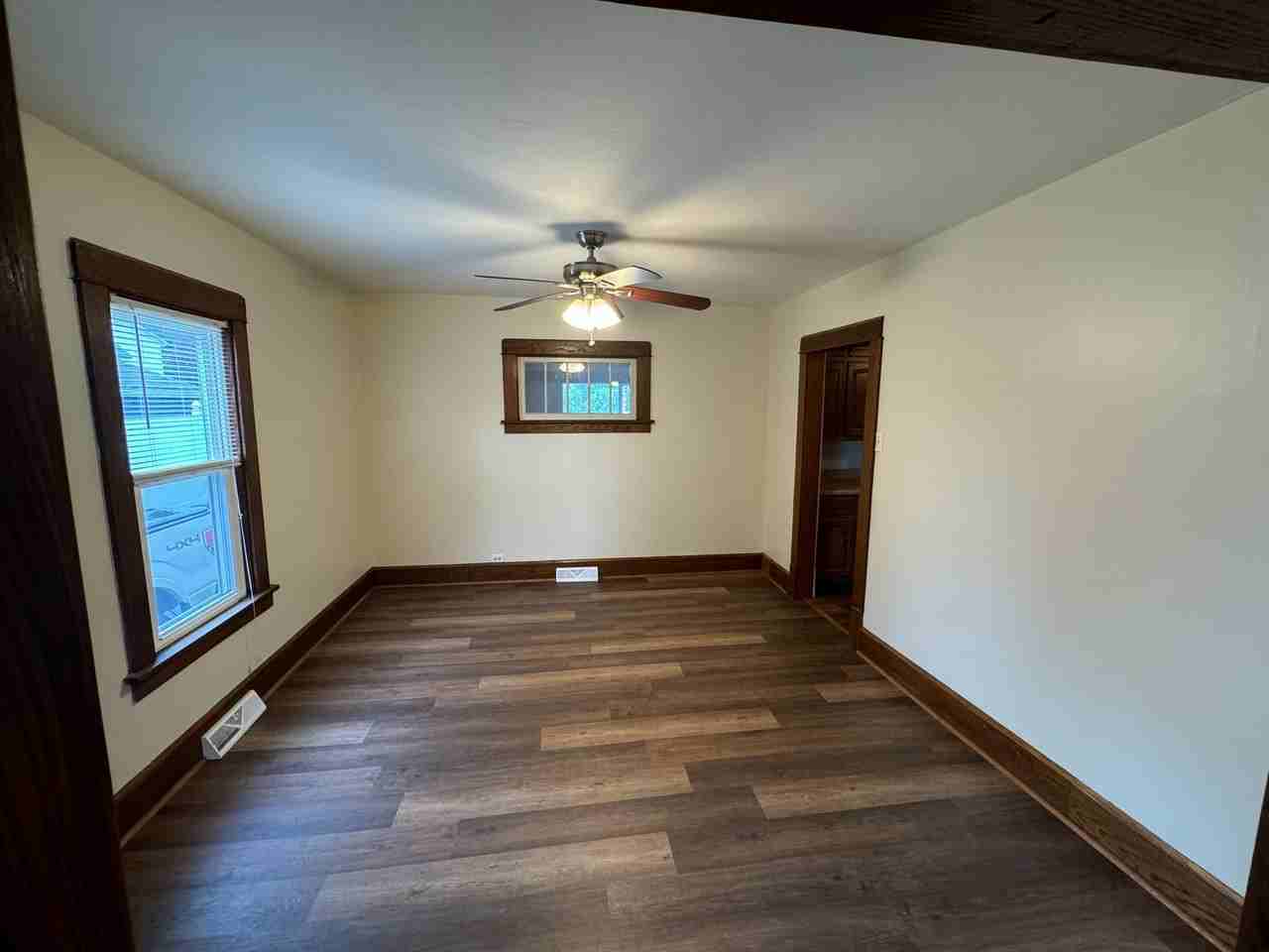 414 Summit St - Photo 3 of 13