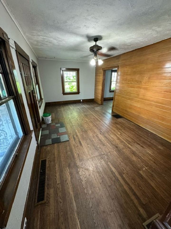 3011 Hoagland Ave - Photo 2 of 8