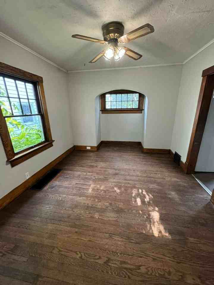 3011 Hoagland Ave - Photo 3 of 8