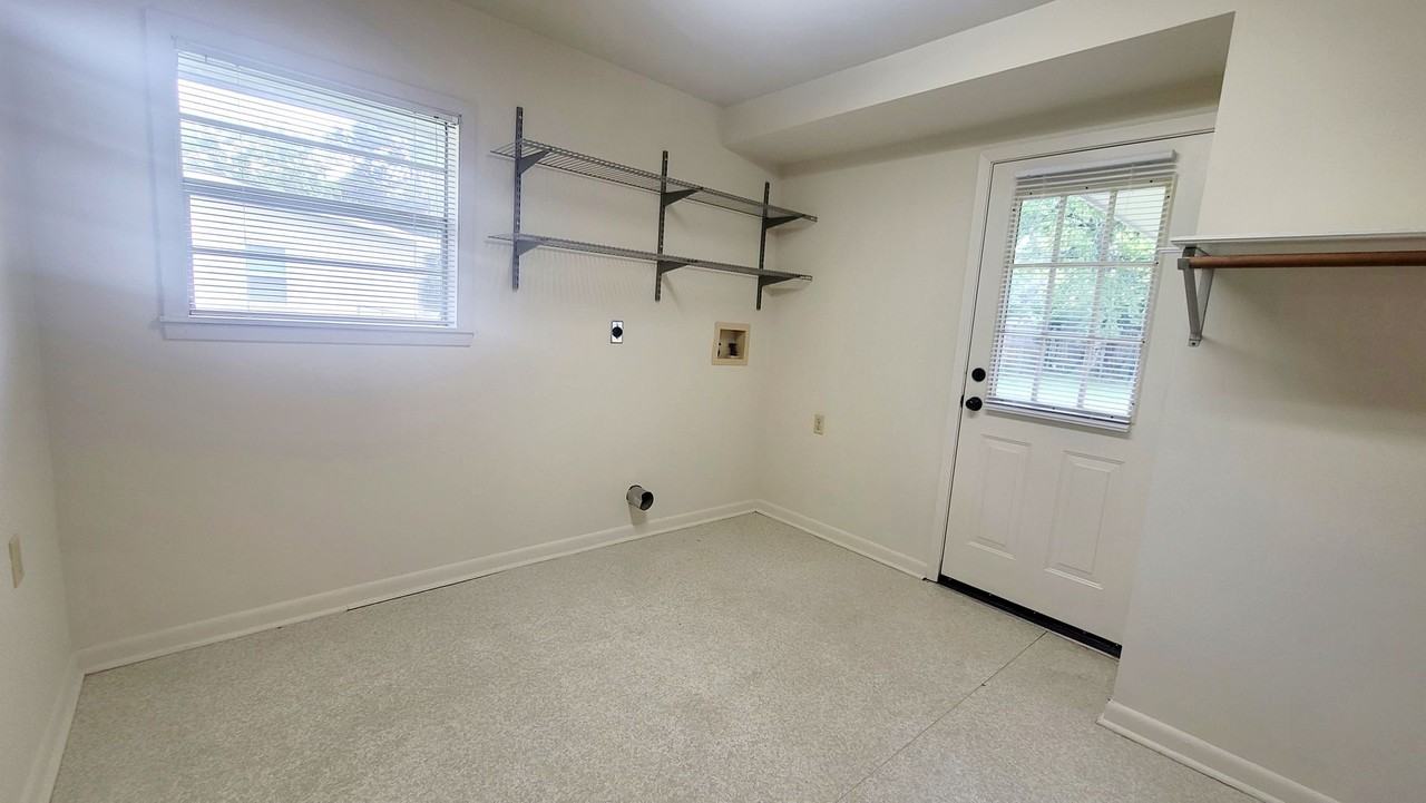 115 Antigua Dr - Photo 2 of 16
