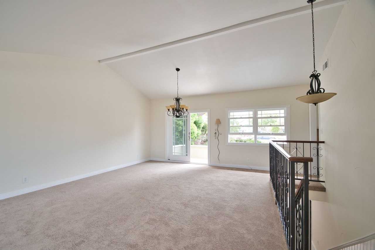 1010 N Prospect Ave - Photo 3 of 25