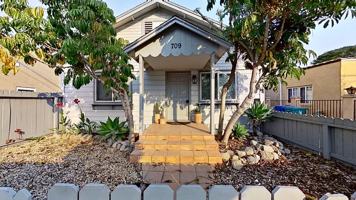 featured image of 709 W Micheltorena St