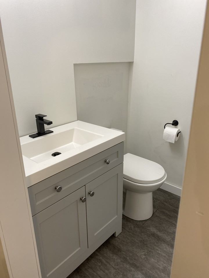 999 Katherine Street - Photo 3 of 18