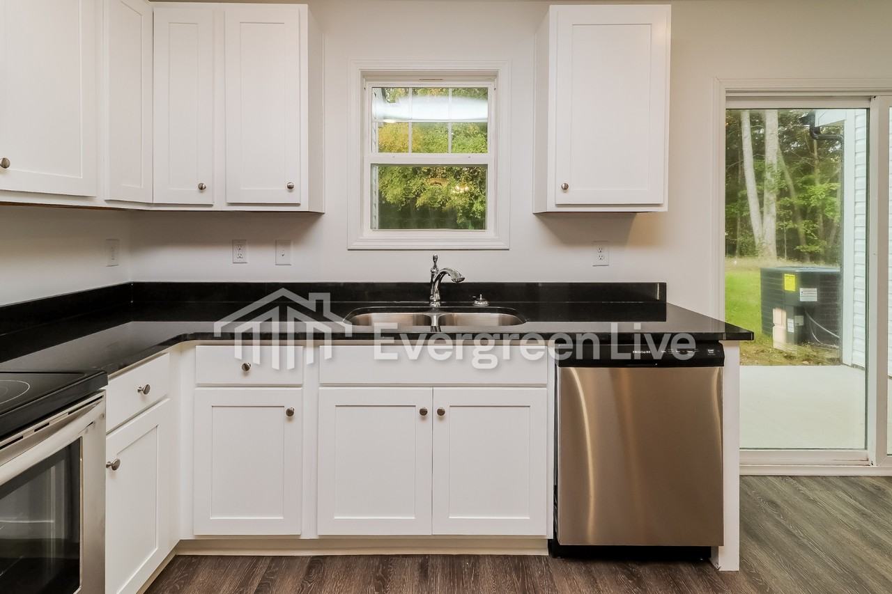 147 Arizona Pl Nw - Photo 7 of 21