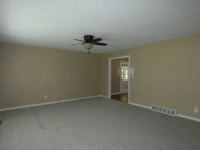 3906 Ne 51st St - Photo 2 of 17