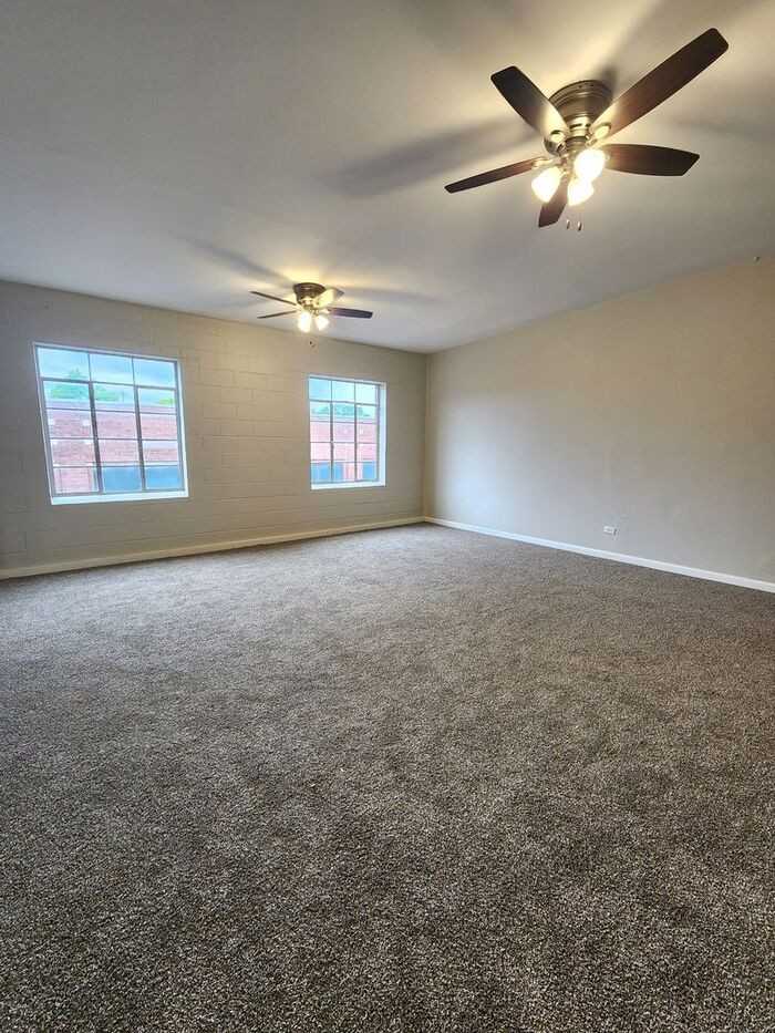 302 W 2nd St - Photo 3 of 14