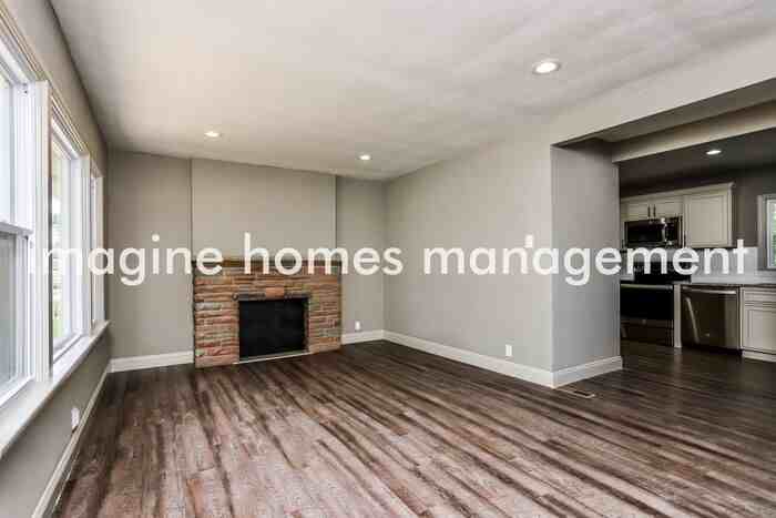 7625 General Sherman Ln - Photo 3 of 14