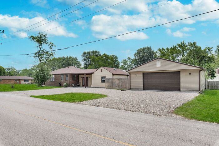 1402 S Hawthorne Ln - Photo 3 of 24