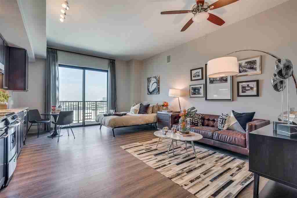 9789 Katy Freeway #1809 - Photo 3 of 13