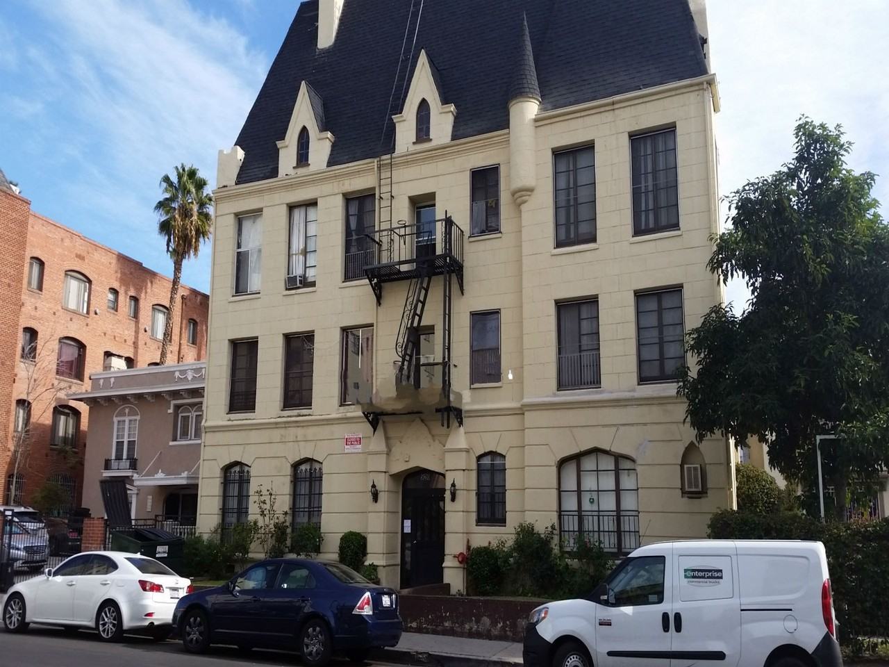 520 S Serrano Ave #204