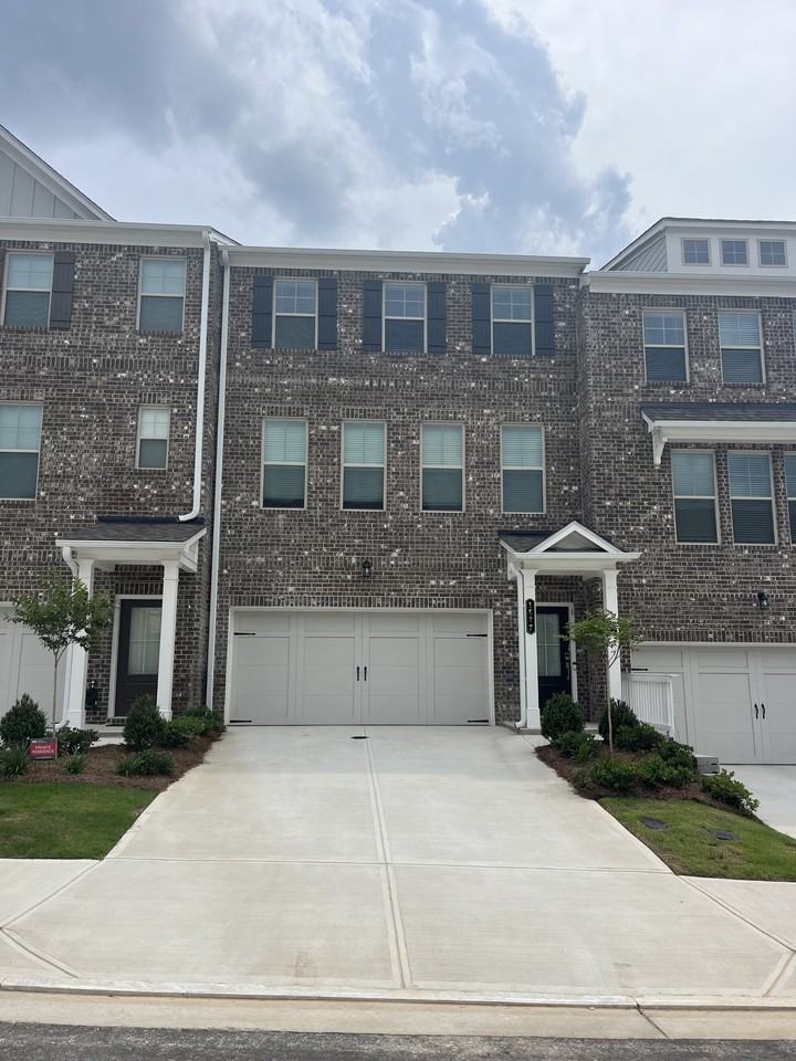 1577 Halbrook Pl Sw #1577 - Photo 3 of 19