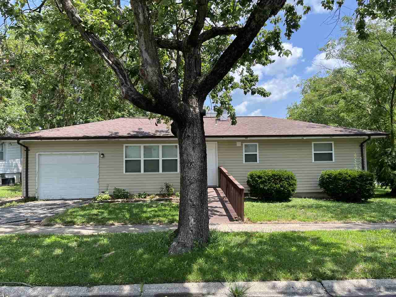 622 S Washington St #NA - Photo 2 of 8