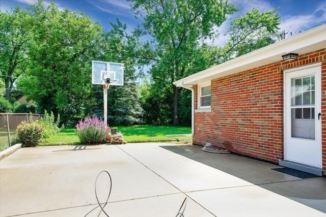 525 Oakton St #NA - Photo 2 of 12