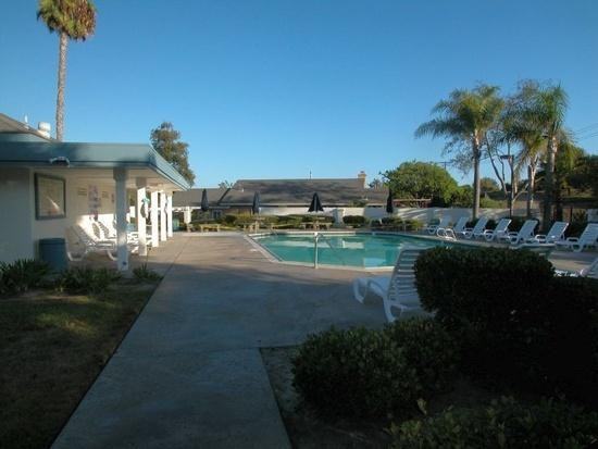 560 Hampshire Ln - Photo 2 of 13