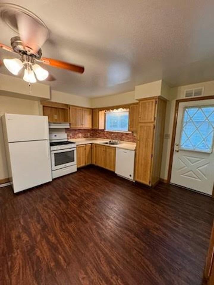 489 S Edgehill Ave - Photo 3 of 12