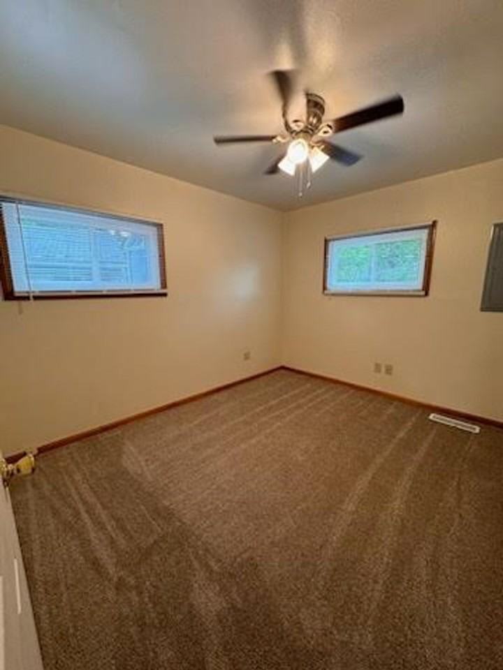 489 S Edgehill Ave - Photo 6 of 12