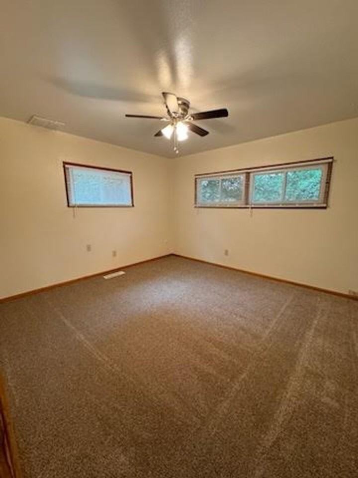 489 S Edgehill Ave - Photo 7 of 12