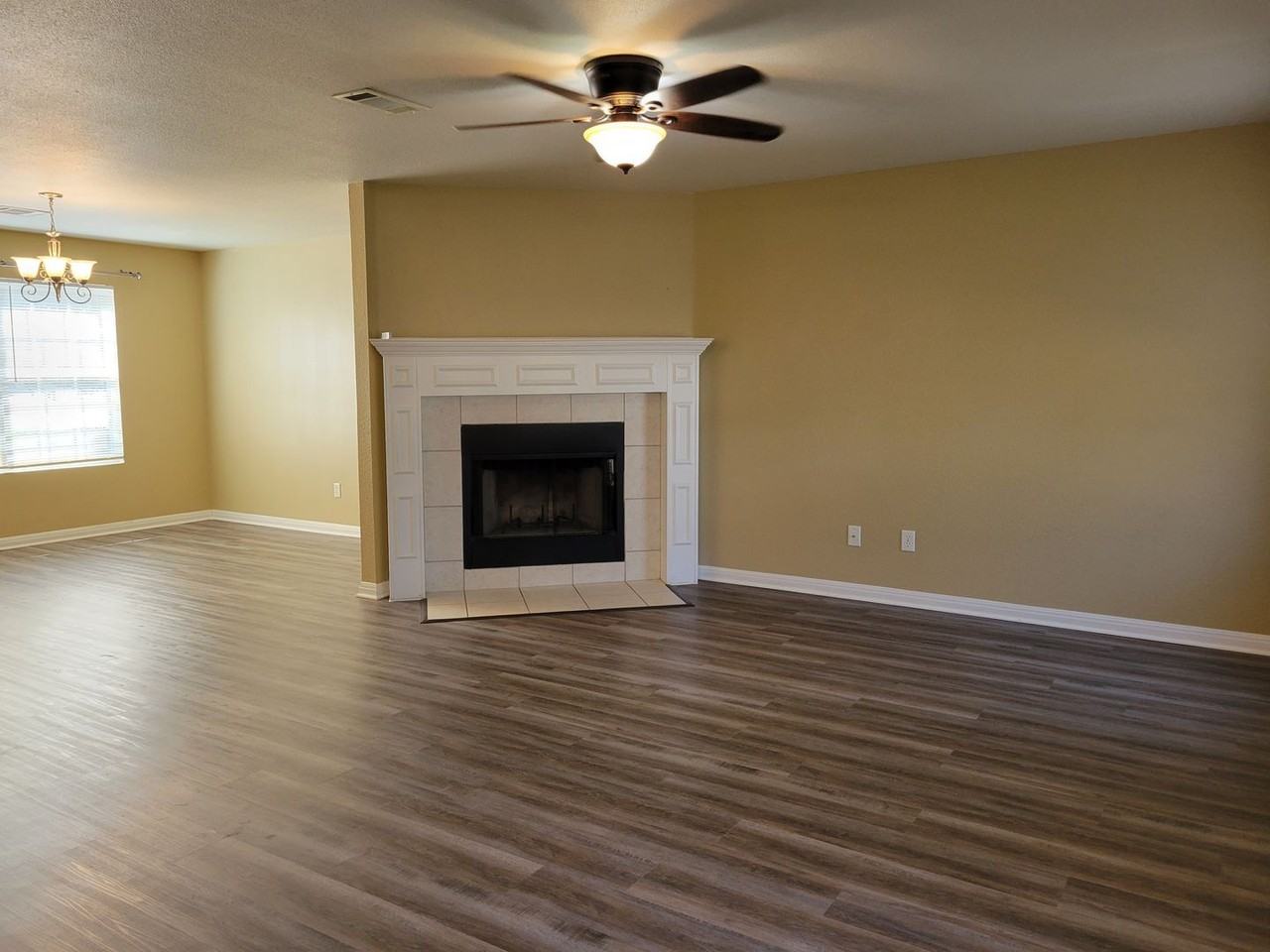 2611 Echo Dr - Photo 4 of 29