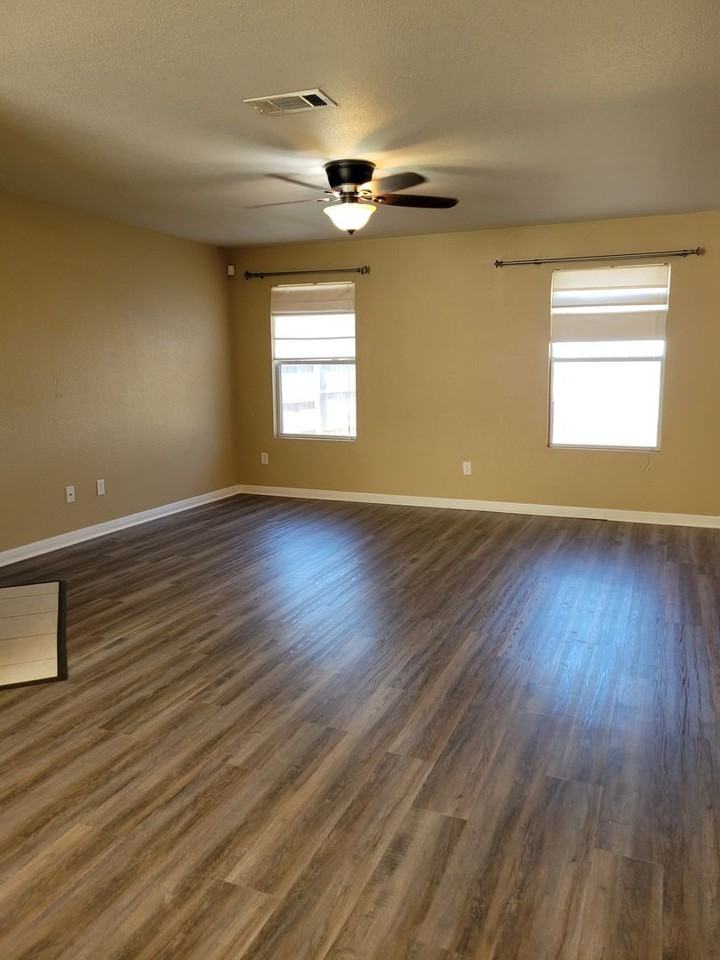 2611 Echo Dr - Photo 7 of 29