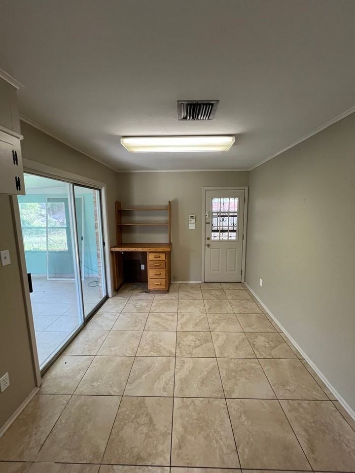 3229 Valley View Dr - Photo 6 of 13