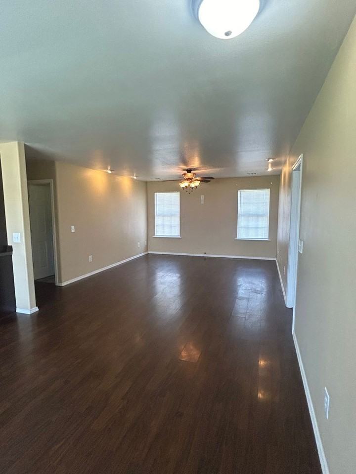 605 W Johnson St - Photo 3 of 24