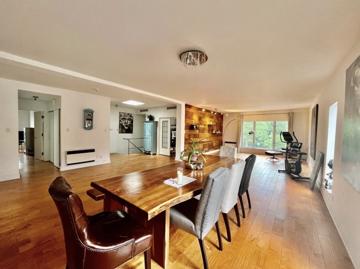 970 Boulevard Graham - Photo 3 of 23