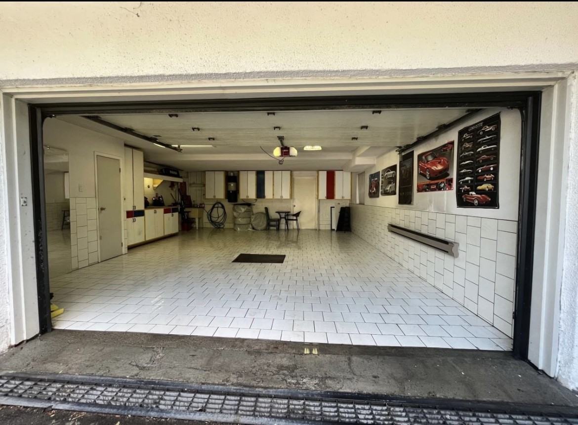 970 Boulevard Graham - Photo 2 of 23