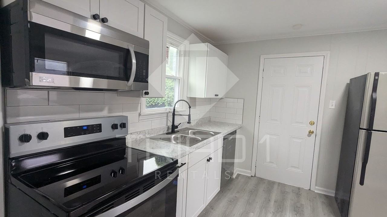 335 Jackson St - Photo 3 of 13