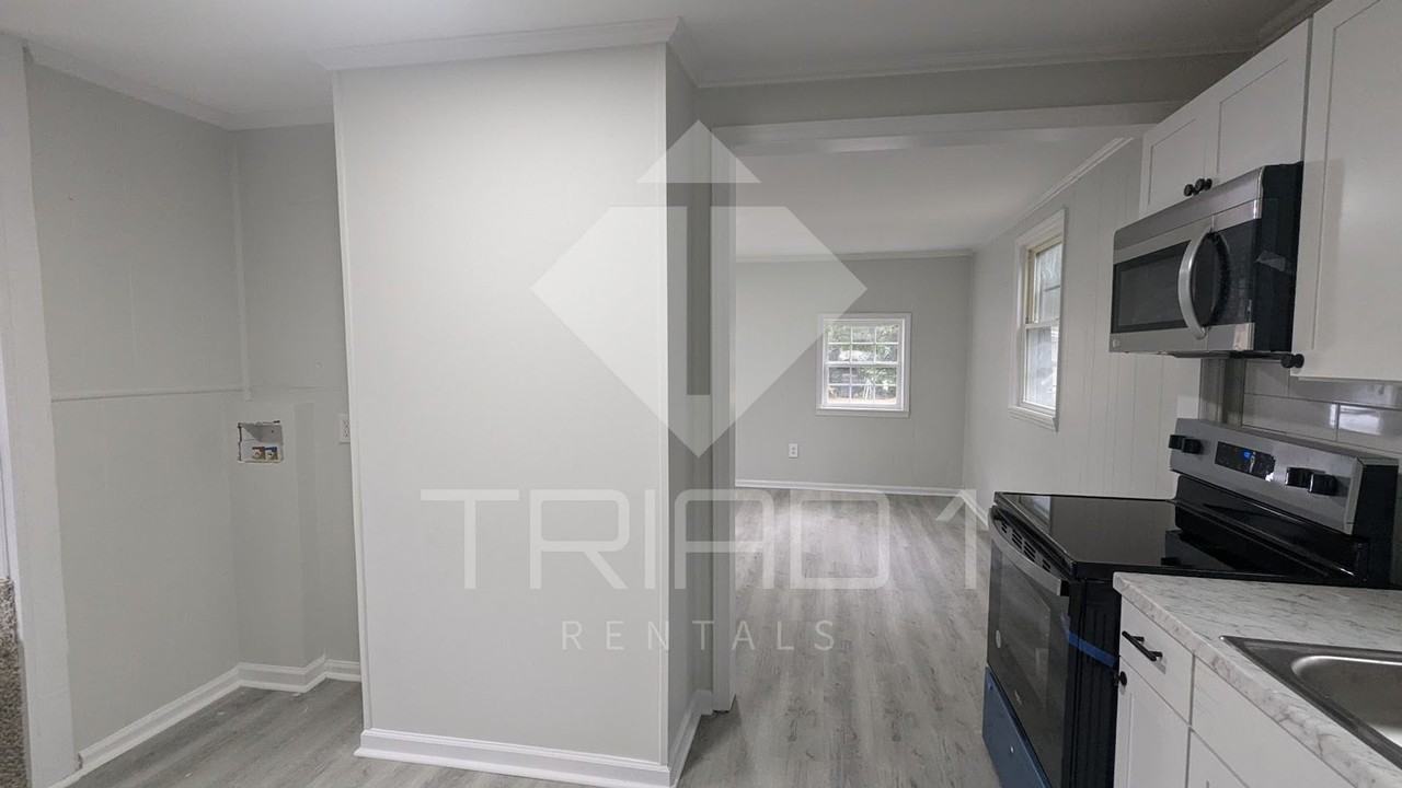 335 Jackson St - Photo 6 of 13