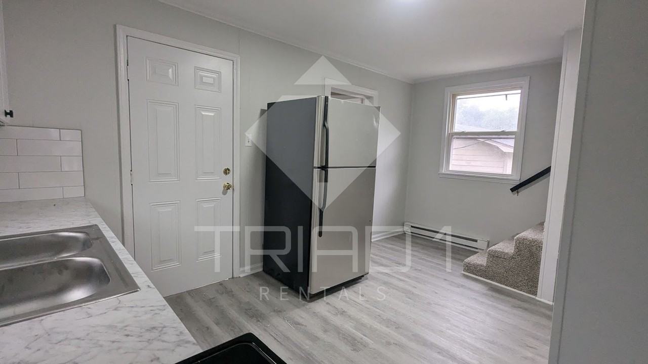 335 Jackson St - Photo 7 of 13