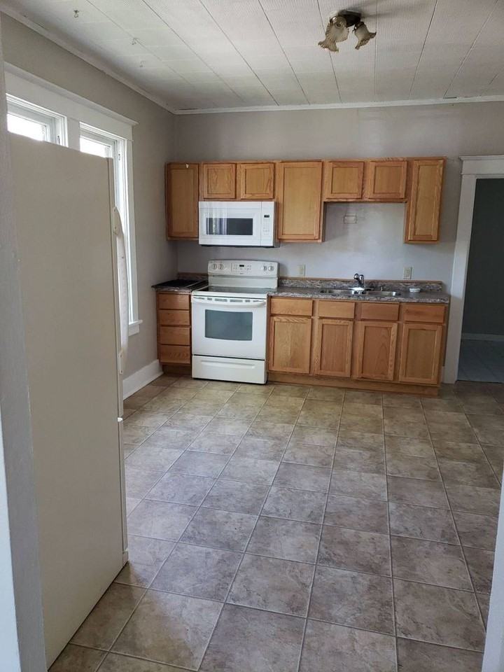 LL - 216 4 Plex - Photo 2 of 14