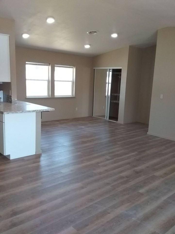 92 Main St - Photo 3 of 9