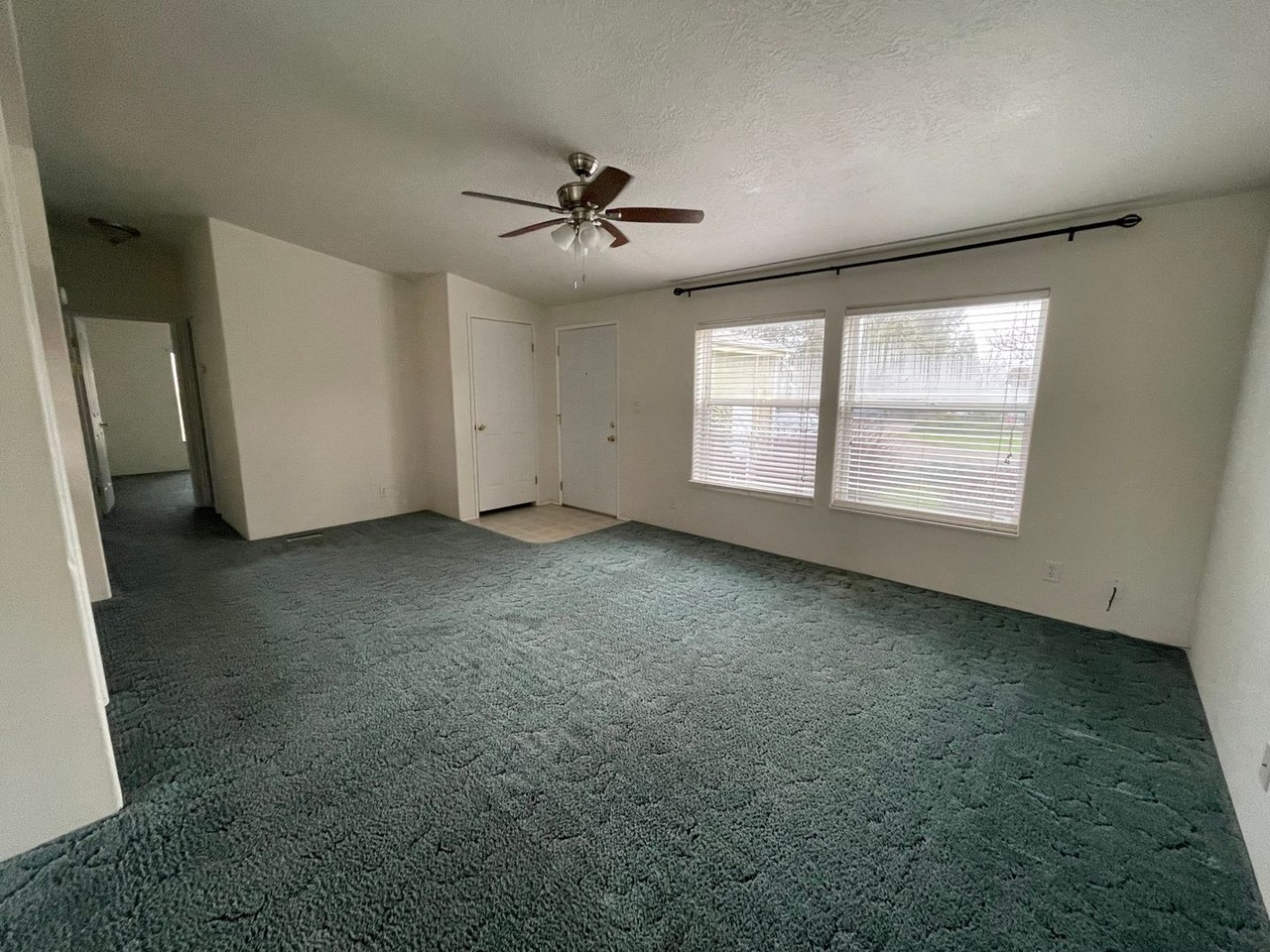 141 Sw Civil Bend Ave - Photo 3 of 17