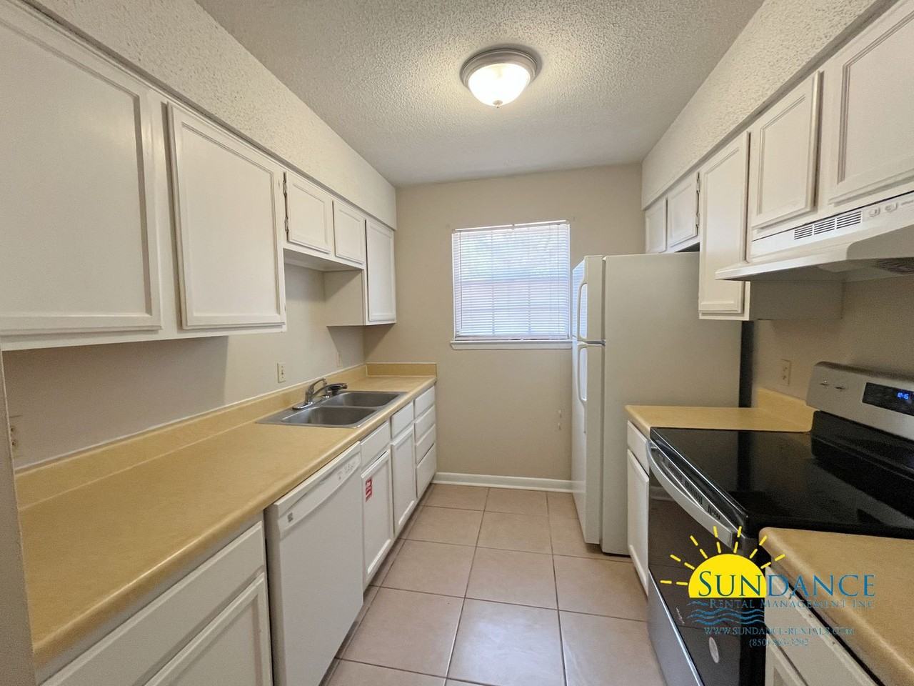 828 Shadow Ln - Photo 3 of 9