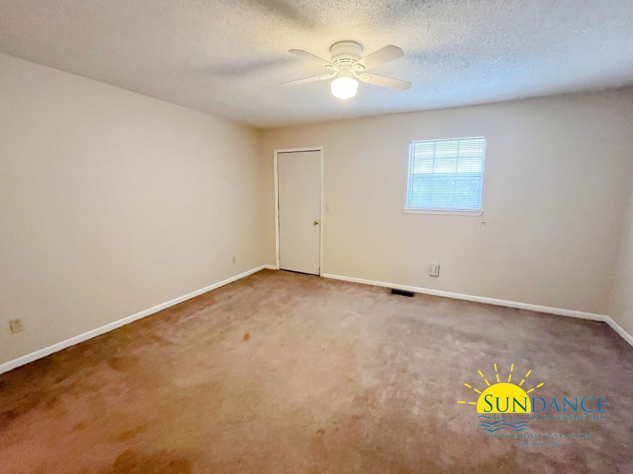 828 Shadow Ln - Photo 5 of 9