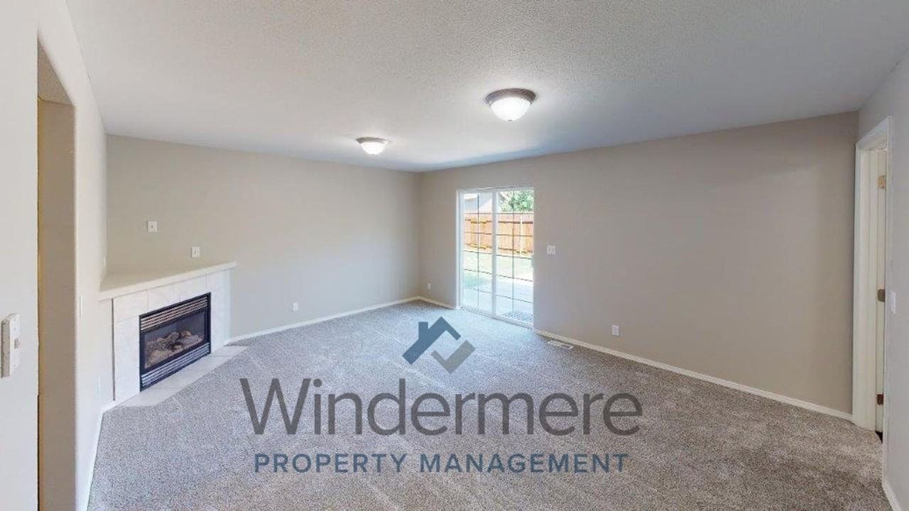 343 Ne Redwood Pl - Photo 2 of 18