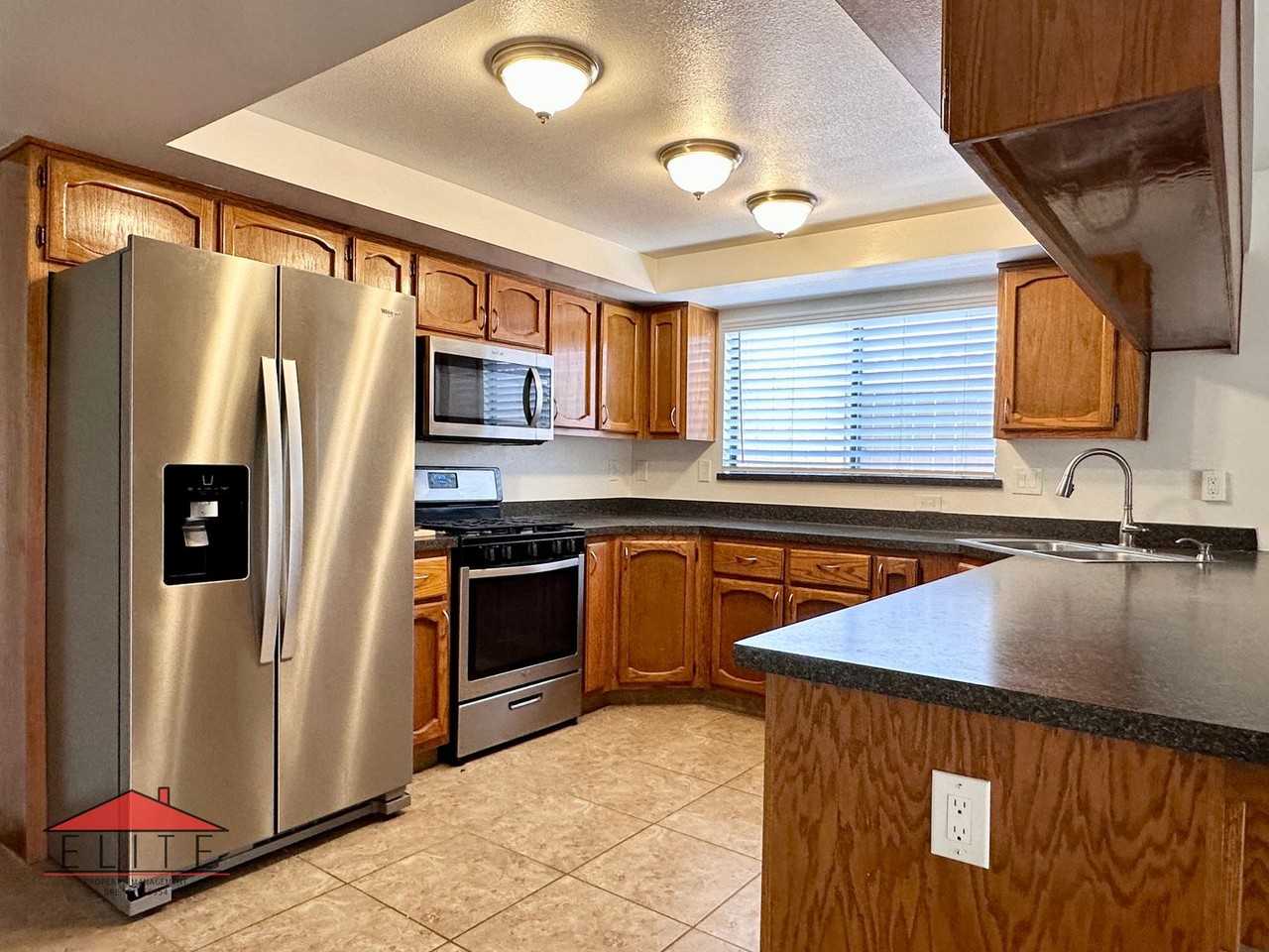 228 Yellowstone Pl - Photo 6 of 23