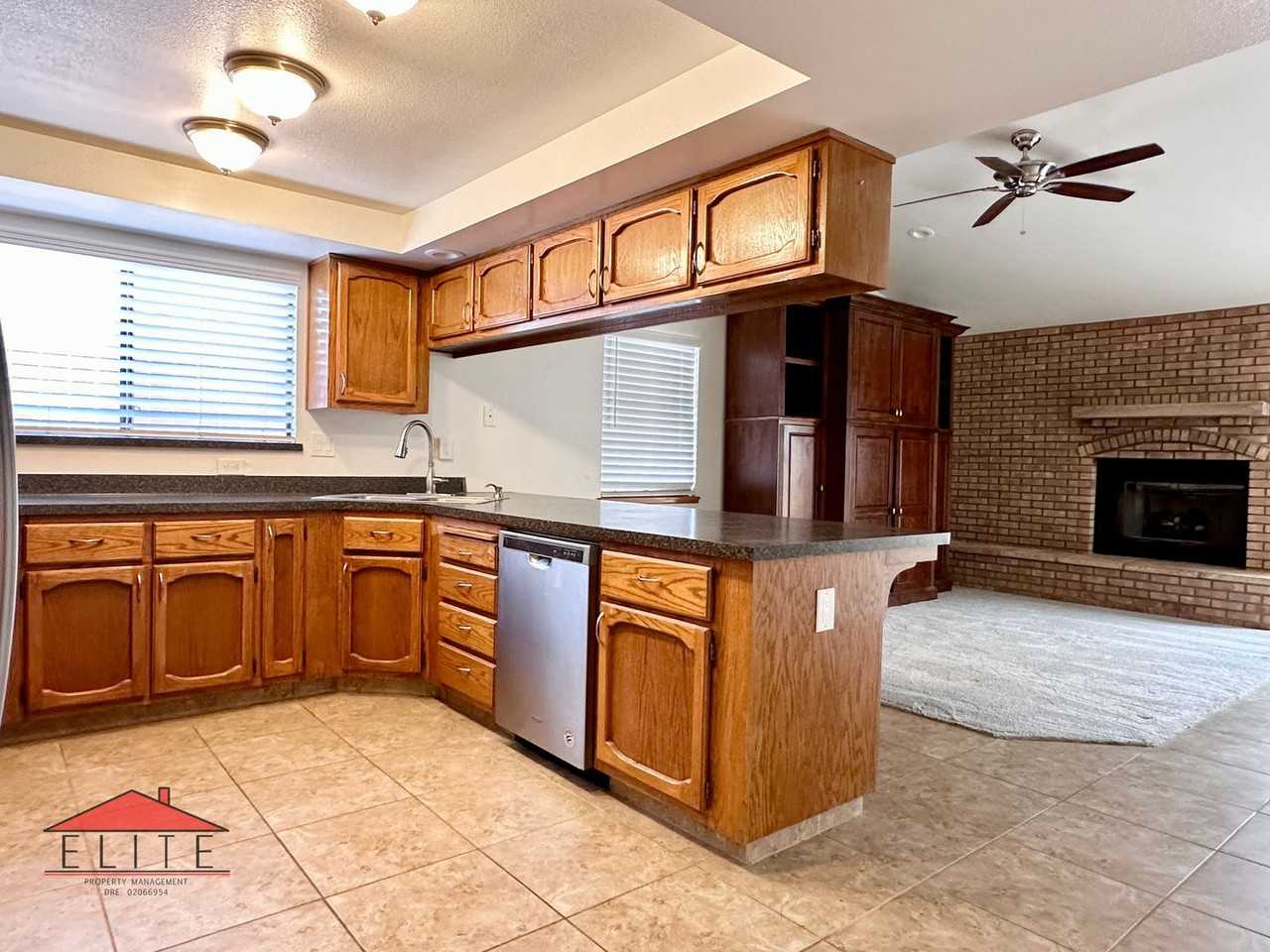 228 Yellowstone Pl - Photo 7 of 23