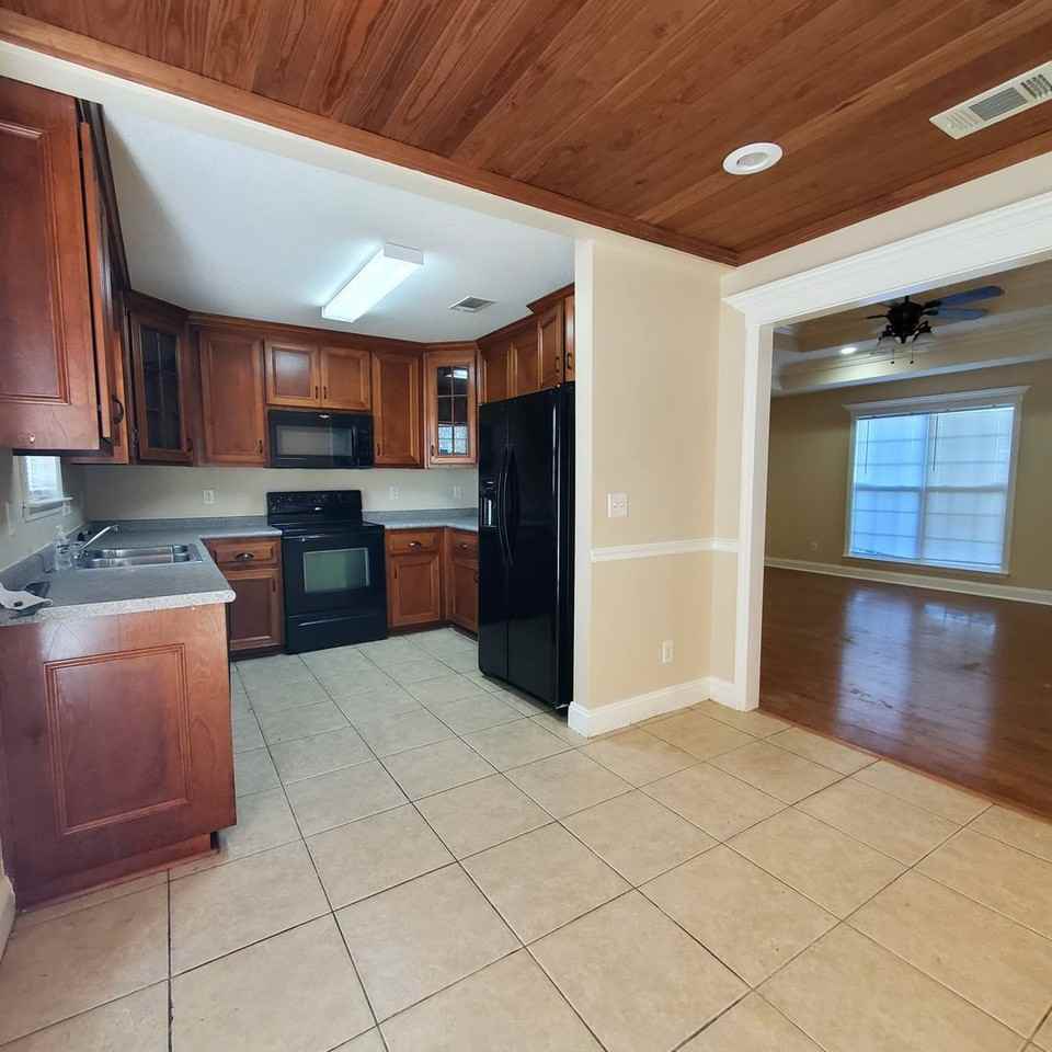 27 Mill Pond Pl - Photo 3 of 11