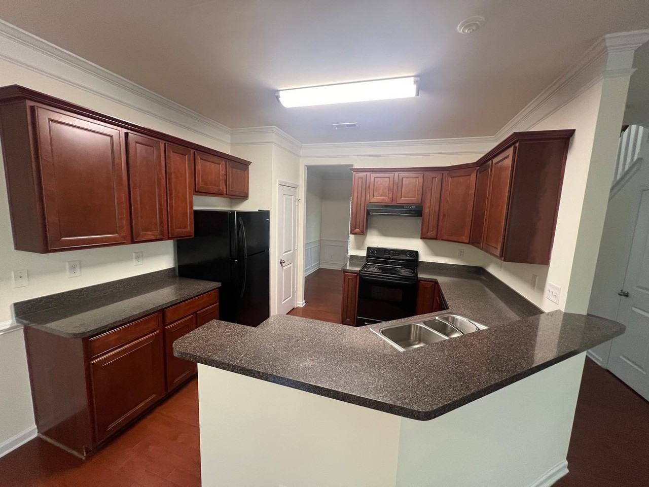 5008 Centerview Dr - Photo 3 of 17