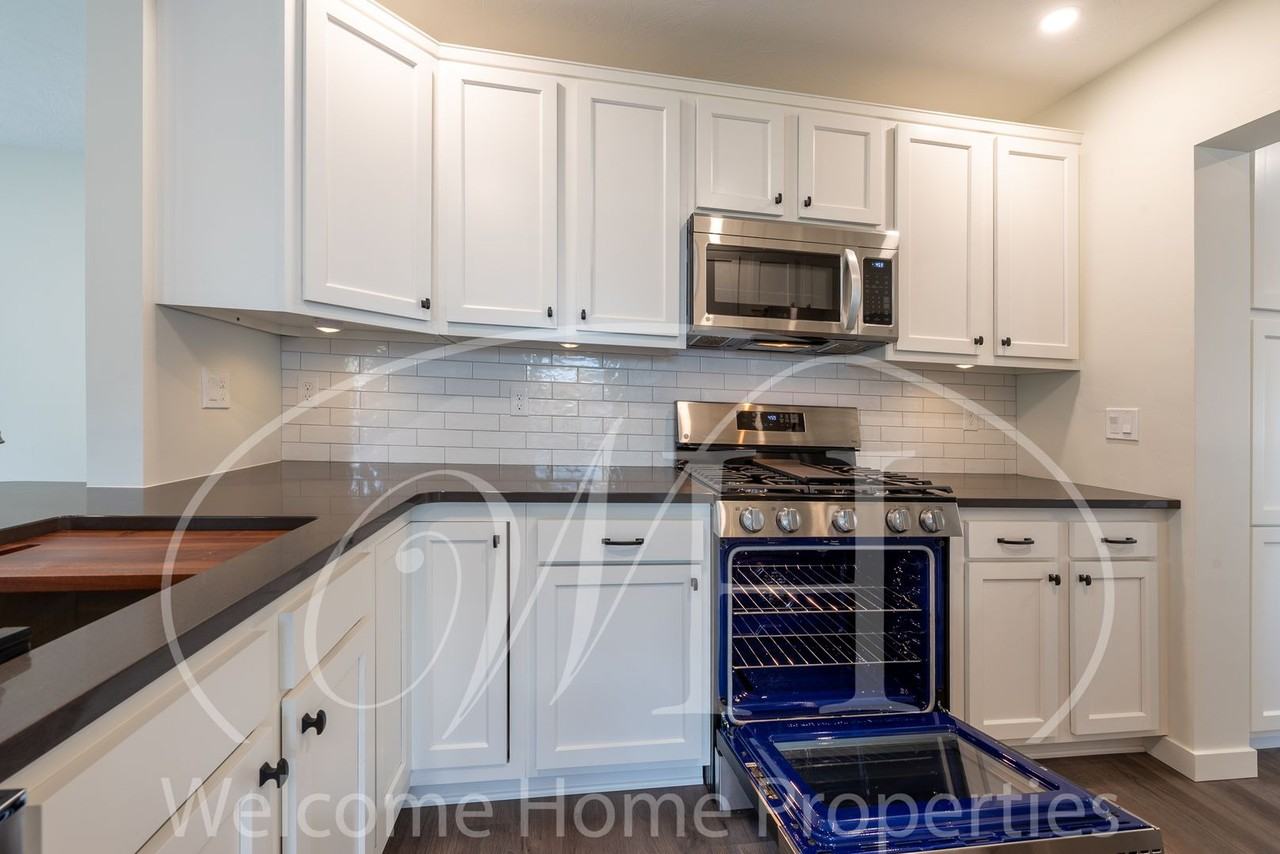 1335 Monroe St - Photo 3 of 35