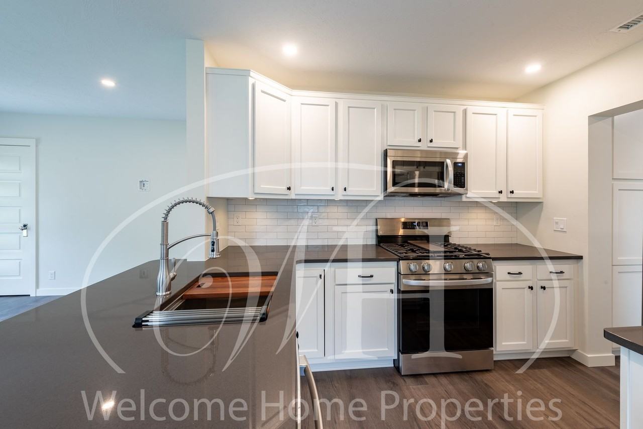 1335 Monroe St - Photo 4 of 35