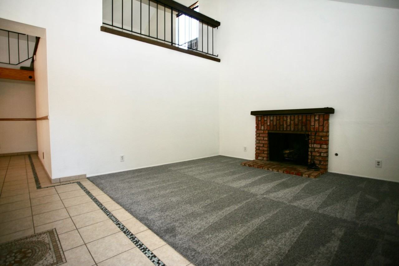 10050 Summitside Ln - Photo 3 of 16