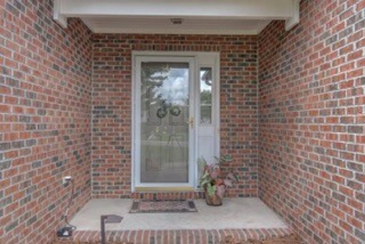 421 Point View Ct - Photo 2 of 16