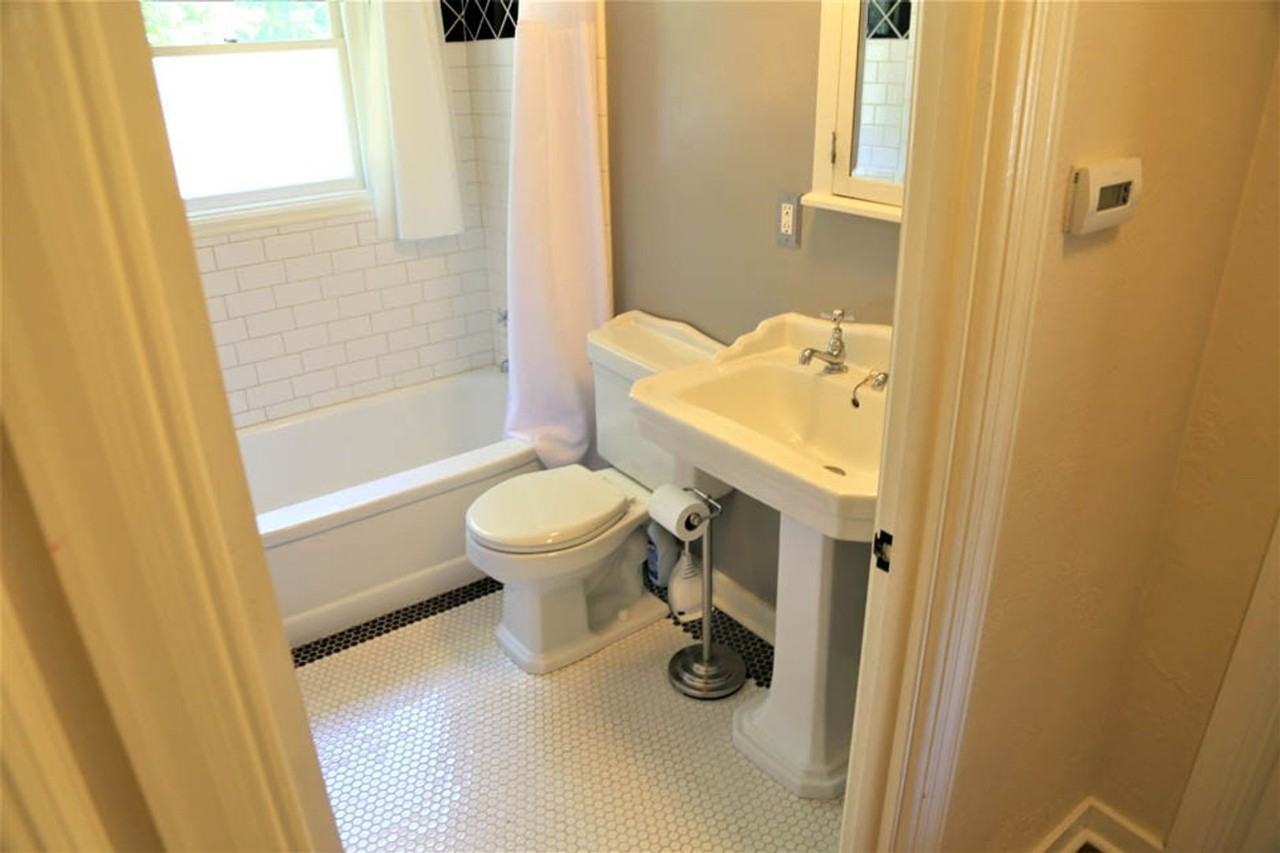 1011 Nw 34th St - Photo 4 of 16