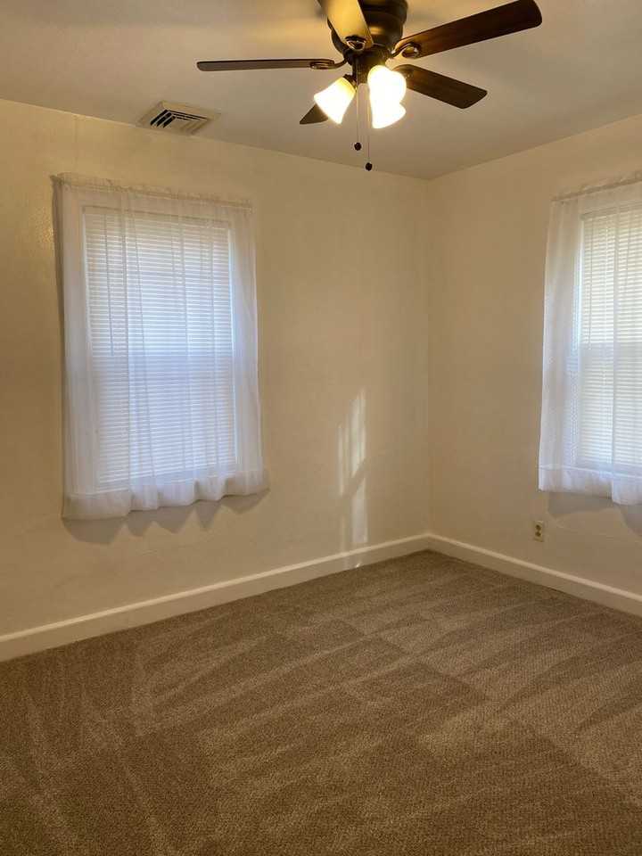 4721 Elmhurst Ave - Photo 3 of 15