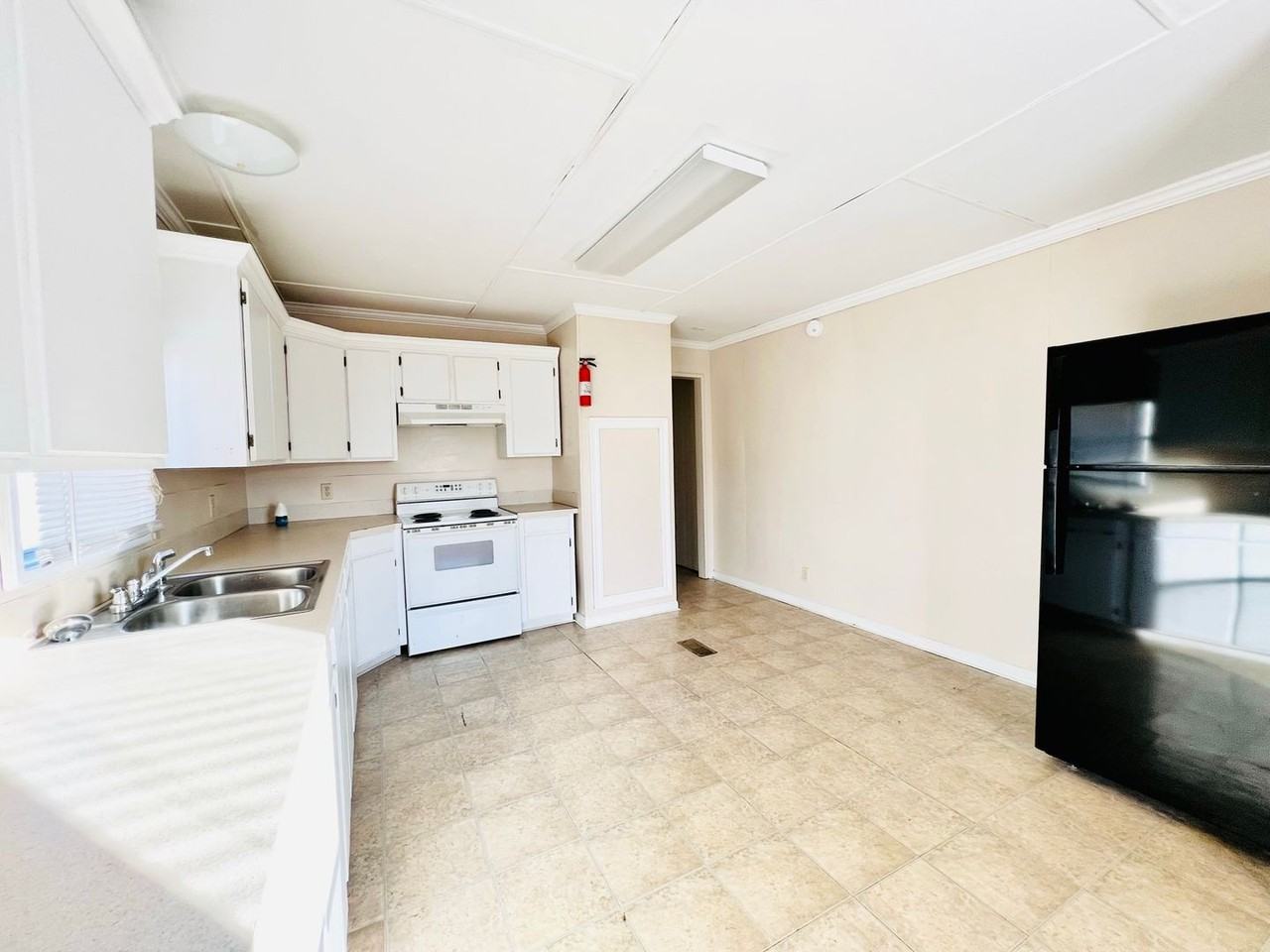 1714 New Horizon Dr - Photo 2 of 11