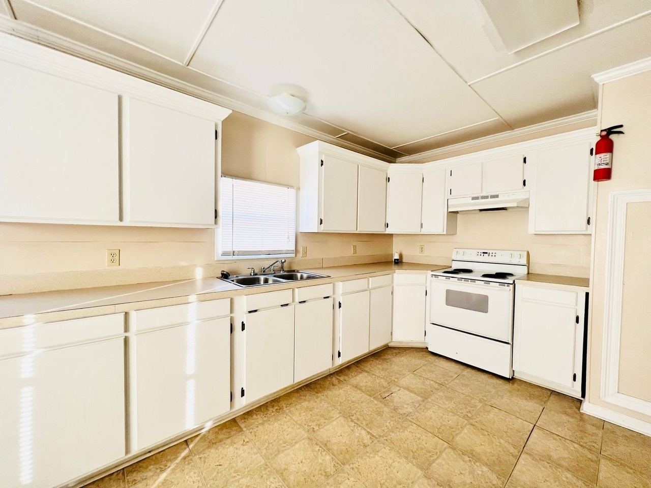 1714 New Horizon Dr - Photo 3 of 11