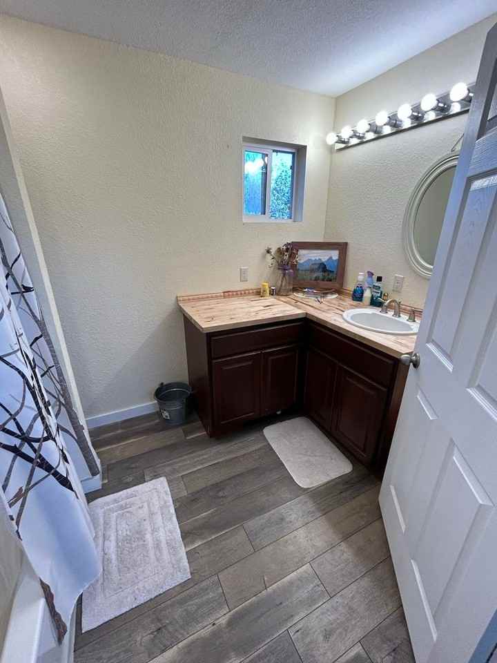 479 Willoughby Ln - Photo 3 of 13
