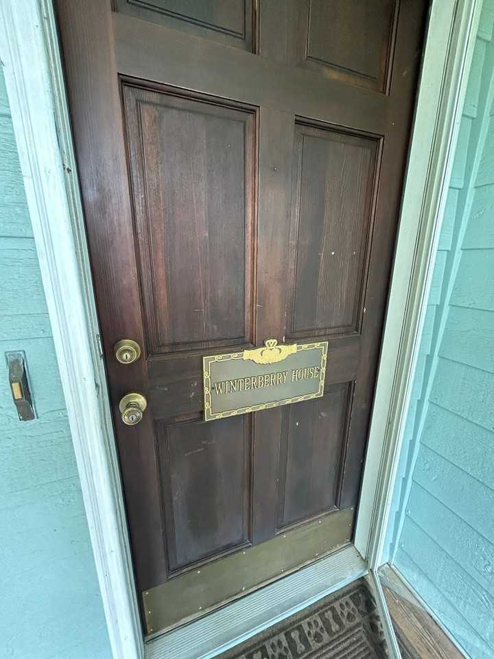 2031 Winterberry Rd - Photo 3 of 11